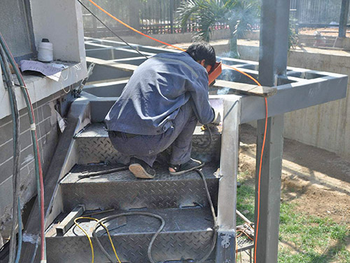 鋼結(jié)構(gòu)施工團隊